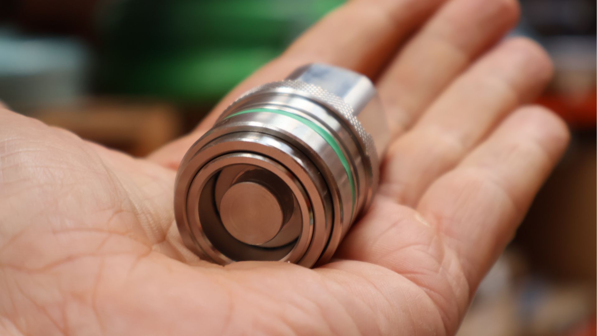 Sichere Anbindung von CDUs und Skids mit tropffreier Technologie