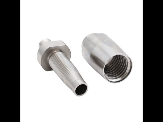 Rostfreie Rohrstutzen von Alfotech für die Verbindung von Schläuchen an integrierte Schaum- & Waschsysteme. Hohe Qualität. Bestellen Sie im Webshop.