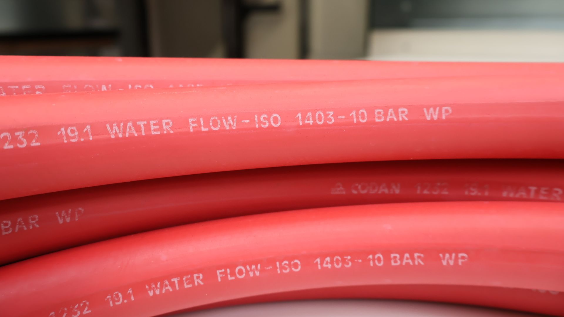 Optimale Kühlmittelversorgung mit industriellen EPDM-Schläuchen
