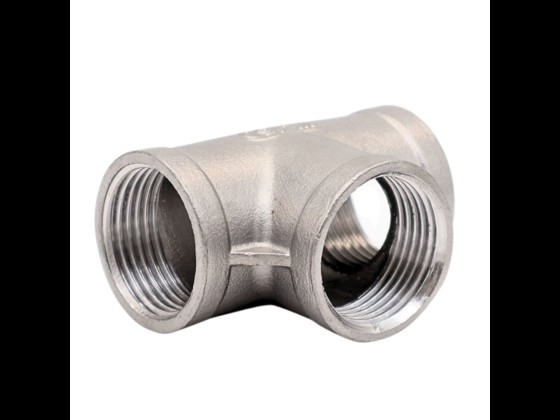 Robustes T-Stück aus AISI 316 Edelstahl, entwickelt für die Anforderungen der Lebensmittelindustrie. Korrosionsbeständig und hygienisch. Jetzt online bestellen!