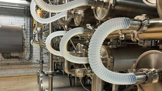 Filtersystem mit gewellten PTFE-Schläuchen